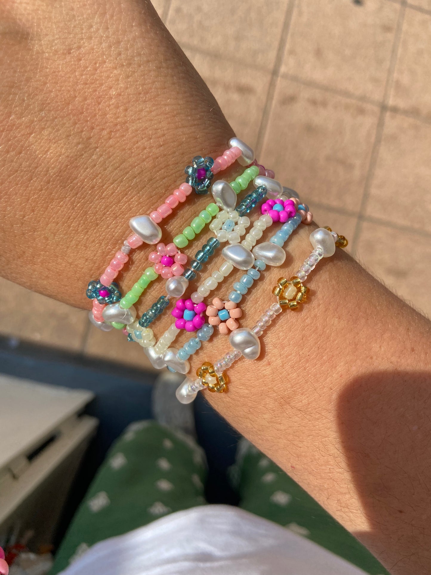 Bracelet fleurs et perles naturelles