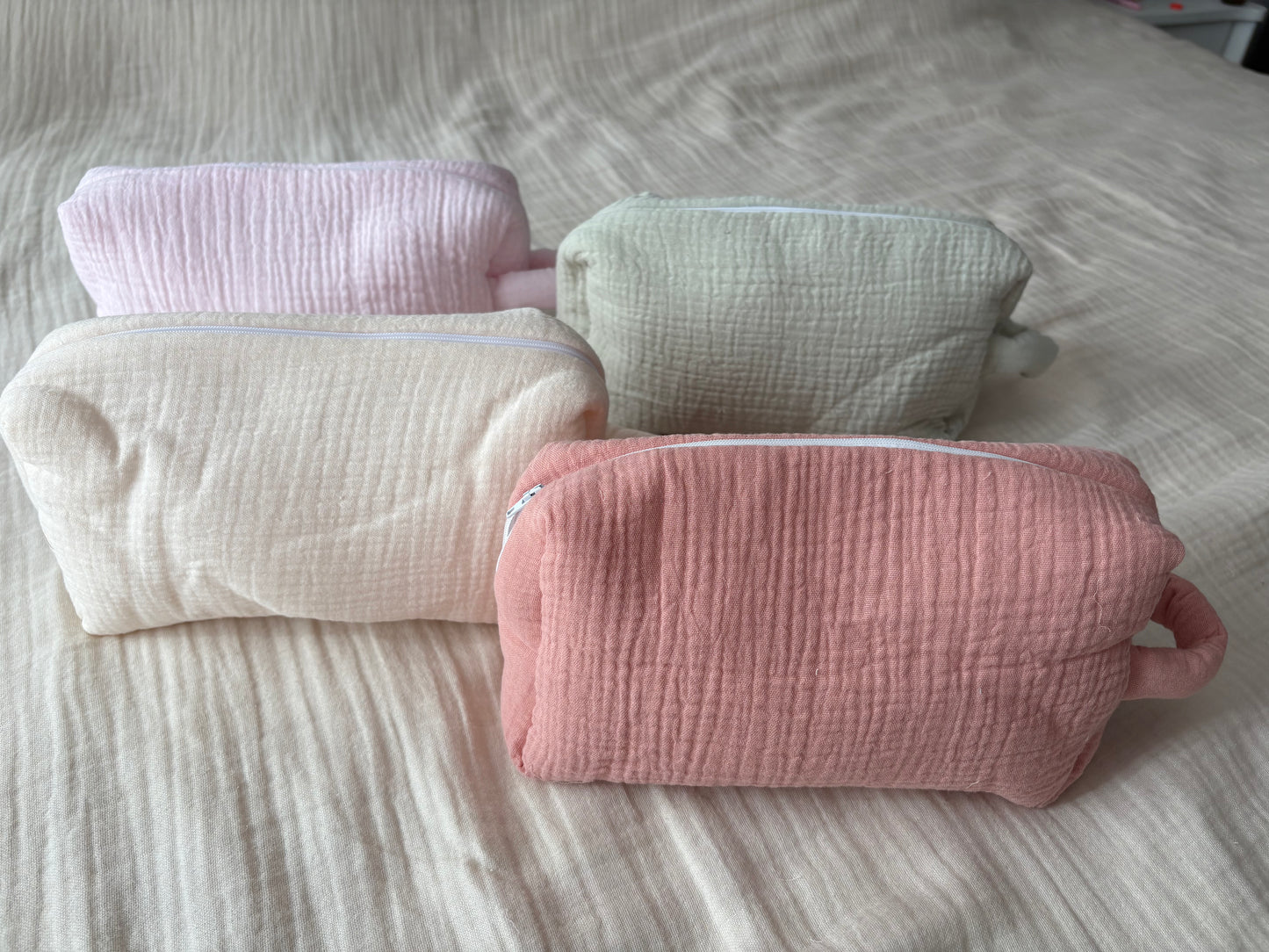 Trousse de toilette à anses brodée