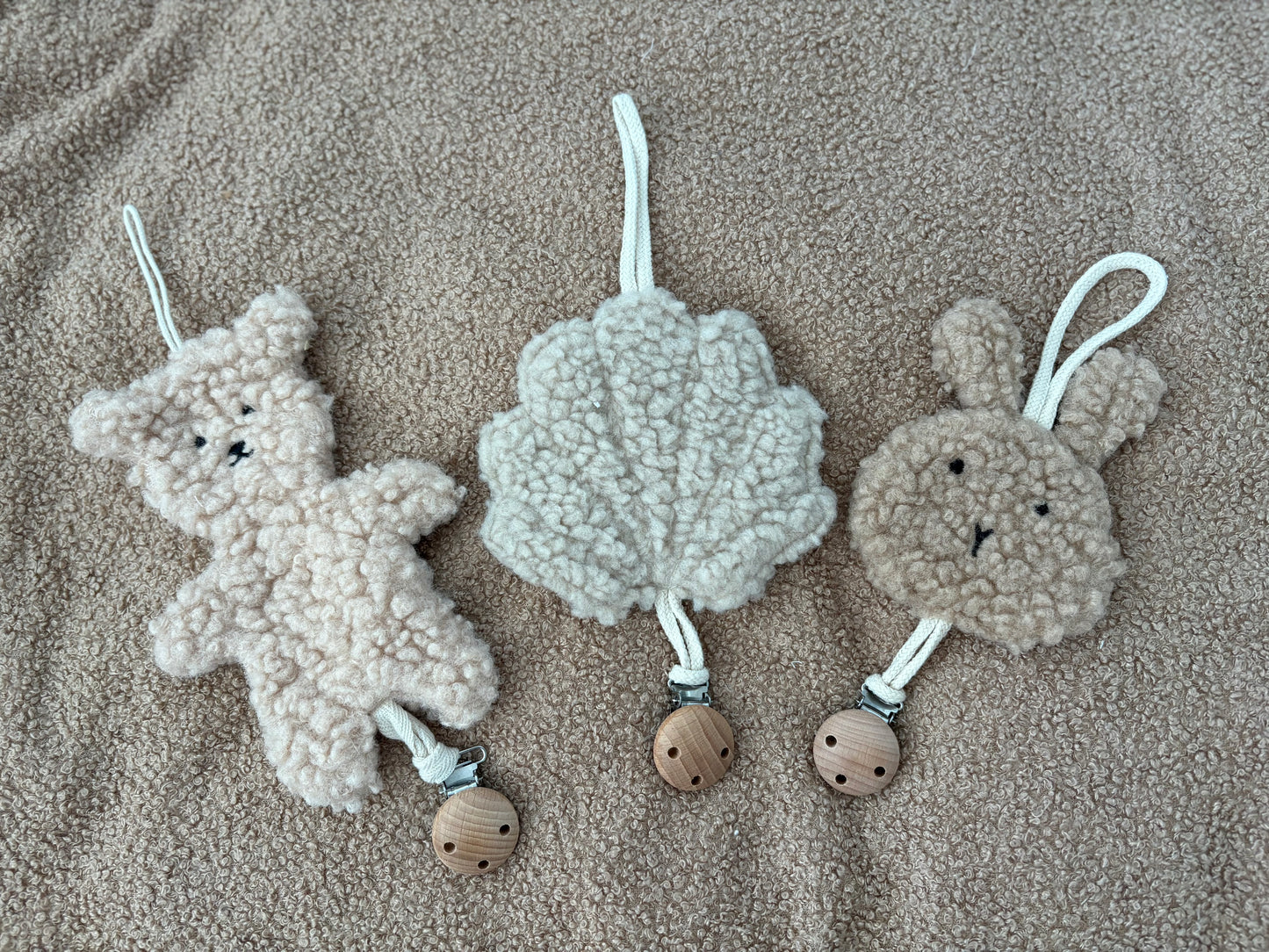 Attache-tétine moumoute