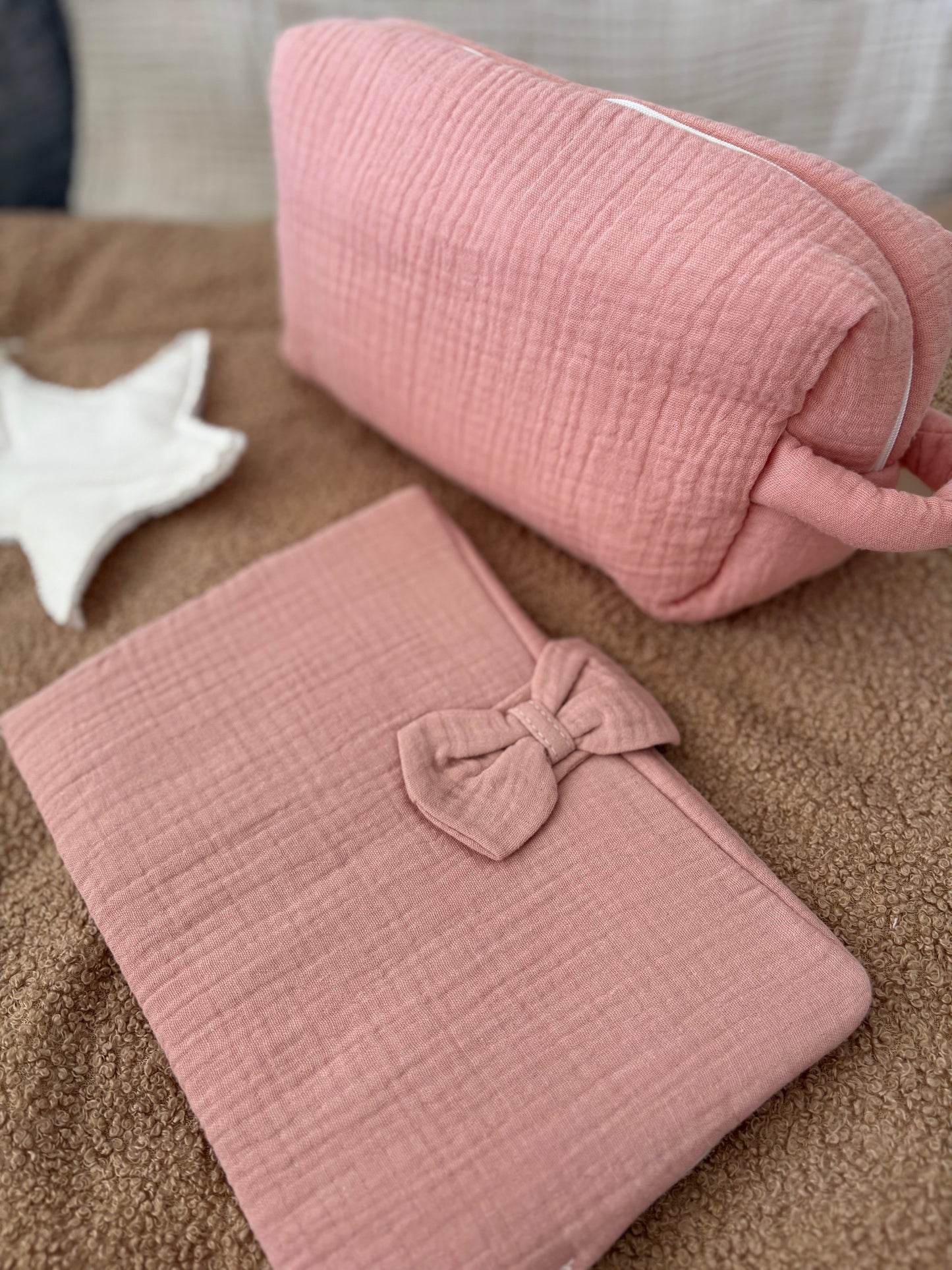 Trousse de toilette à anses brodée