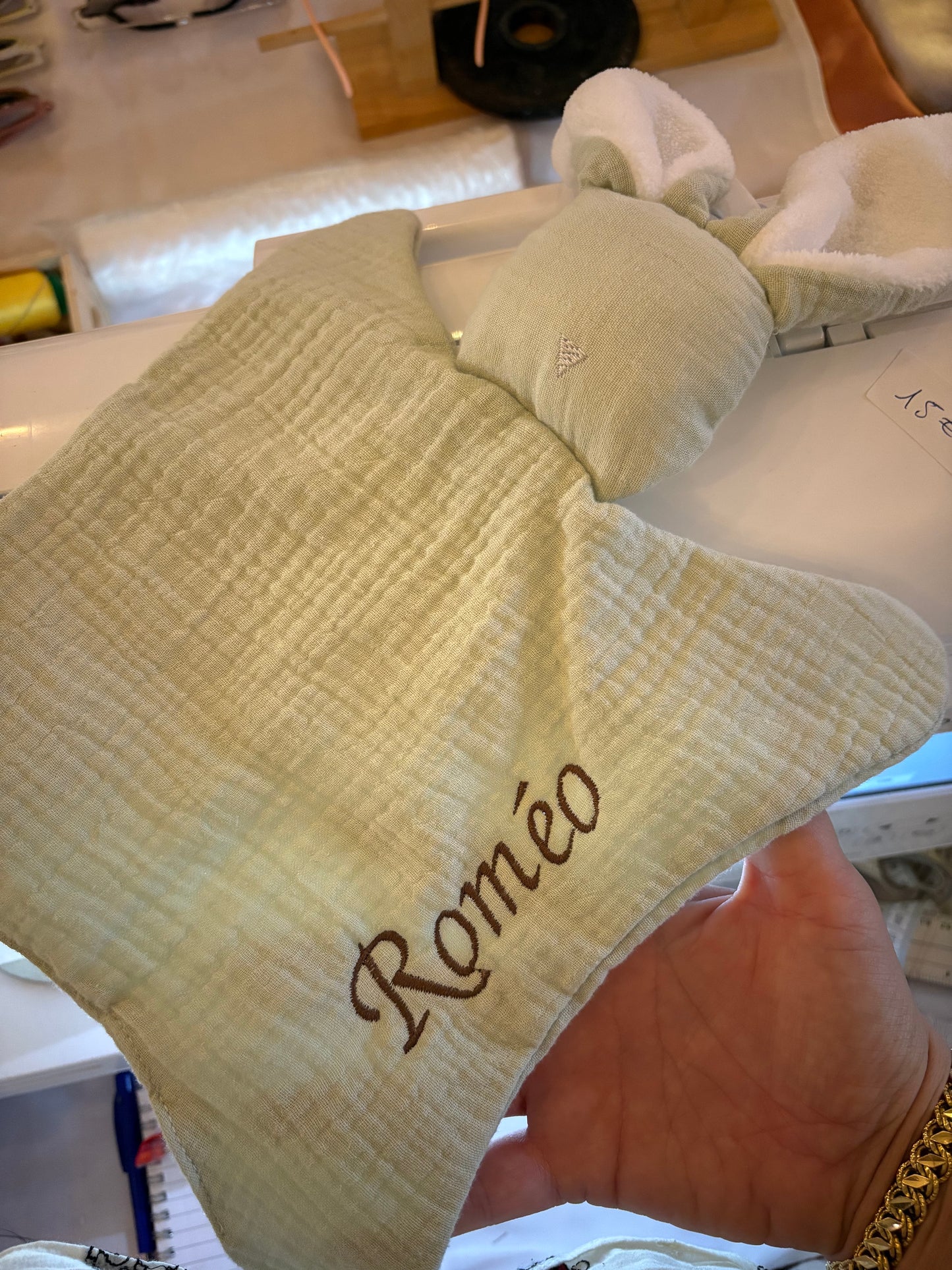 Doudou lapin oreilles douces