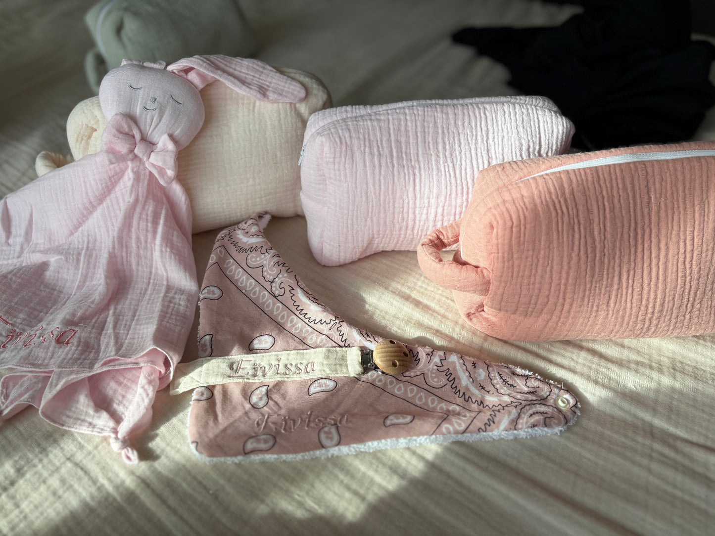 Trousse de toilette à anses brodée