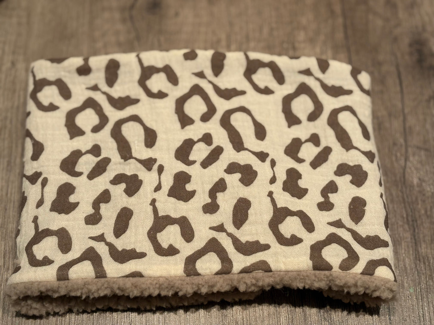 Cache-cou personnalisable à bouton pression