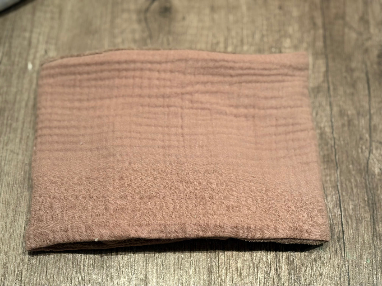 Cache-cou personnalisable à bouton pression