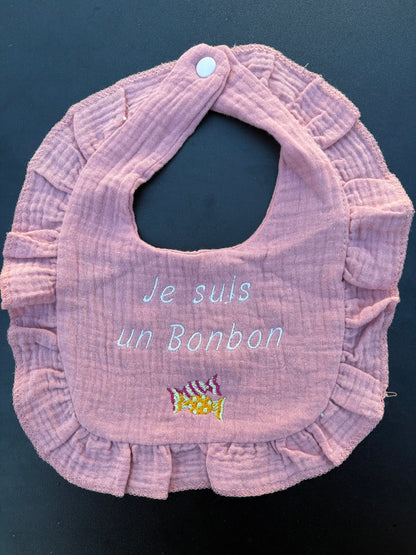 Bavoir à volants