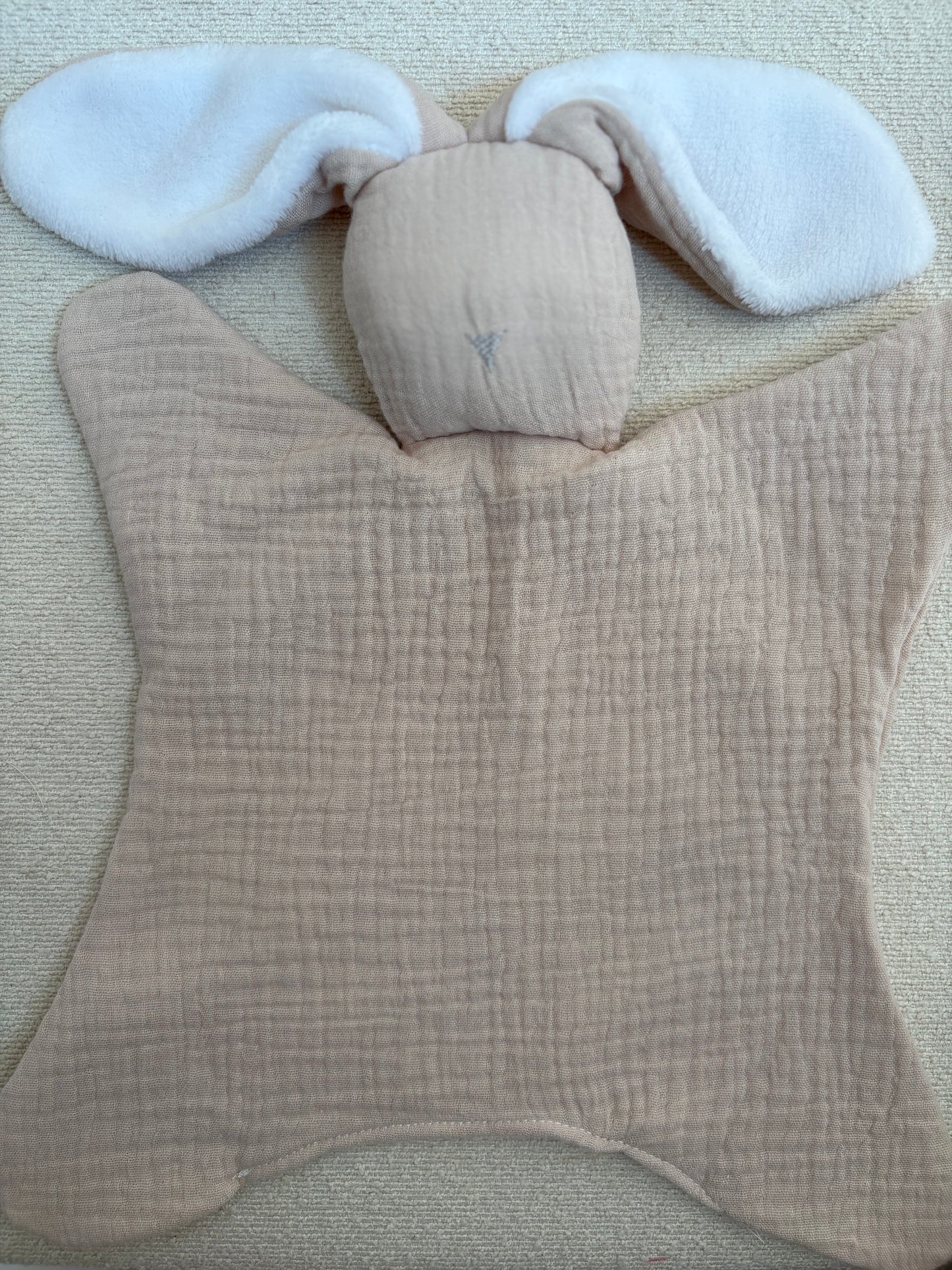 Doudou lapin oreilles douces