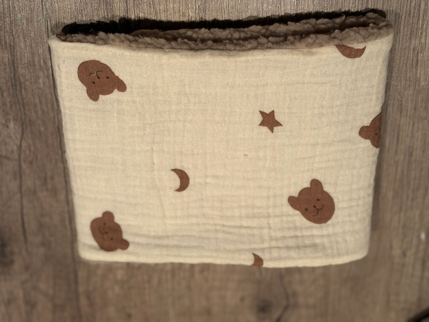 Cache-cou personnalisable à bouton pression