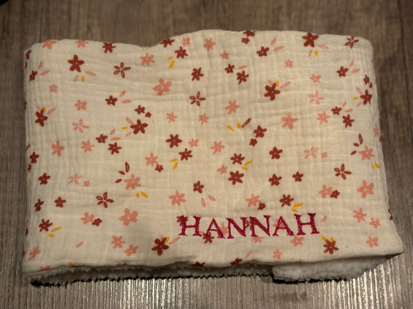 Cache-cou personnalisable à bouton pression