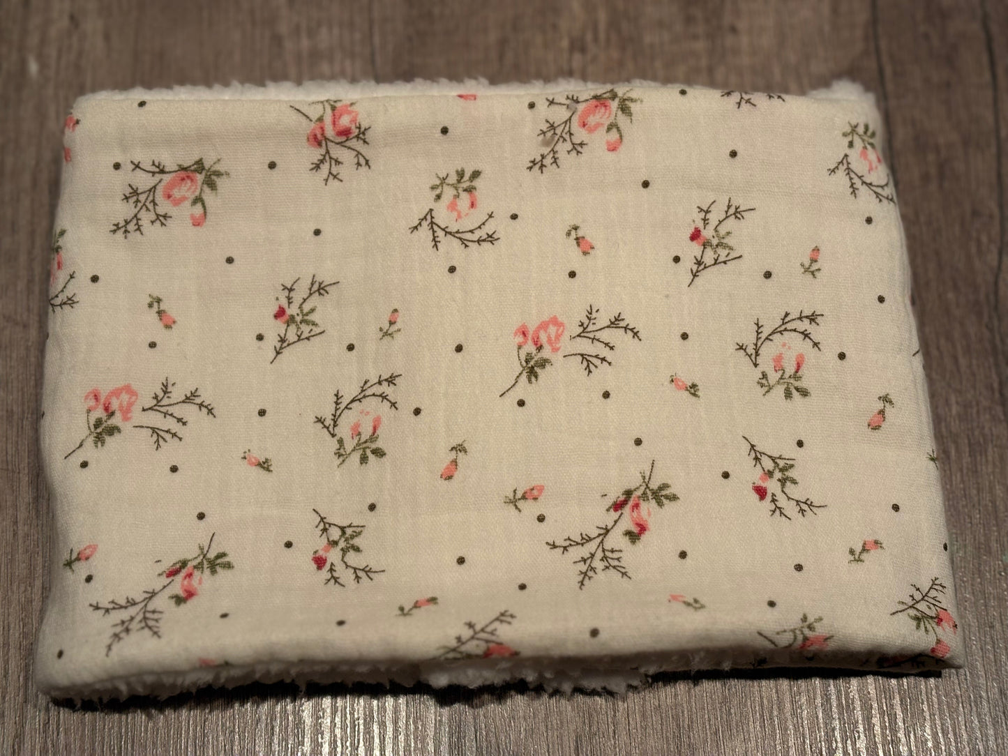 Cache-cou personnalisable à bouton pression