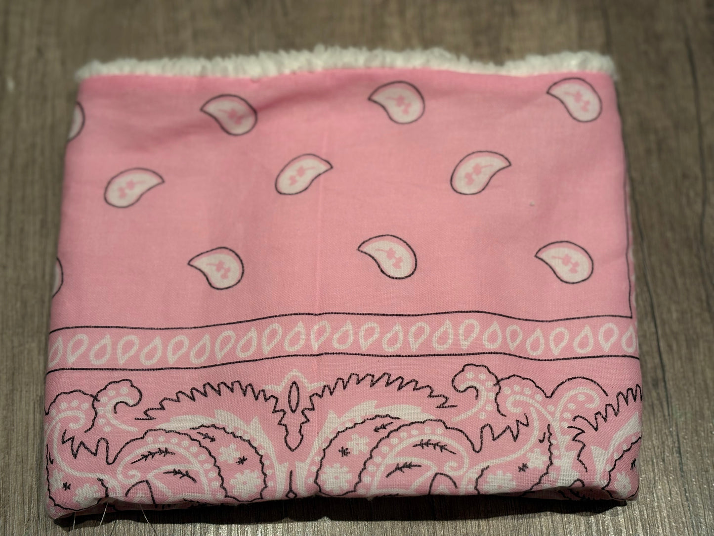 Cache-cou personnalisable à bouton pression