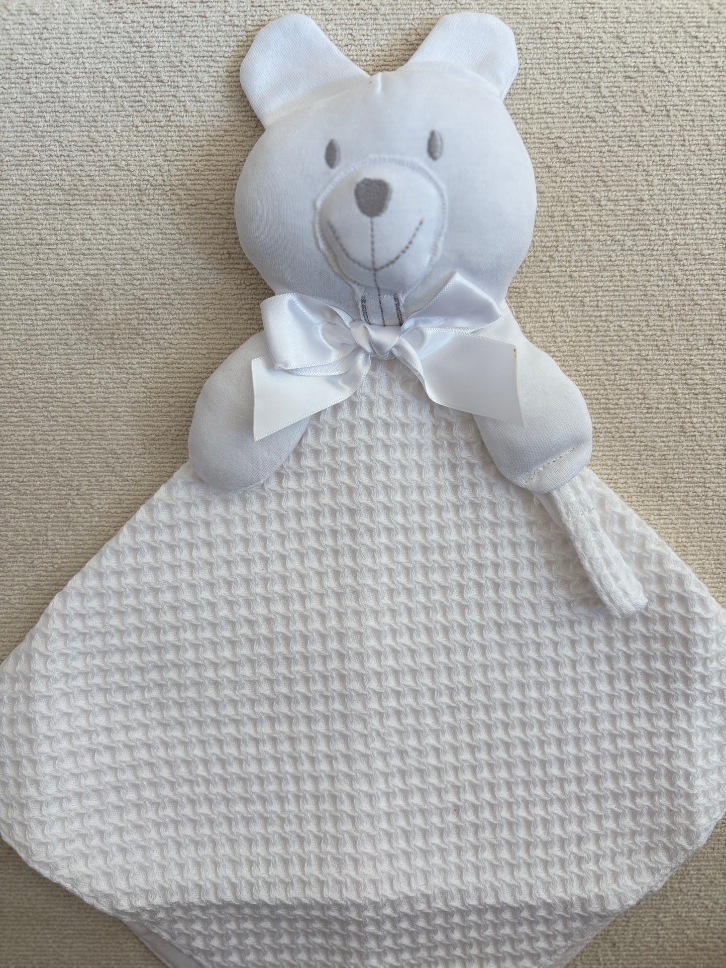 Doudou ours nid d’abeille