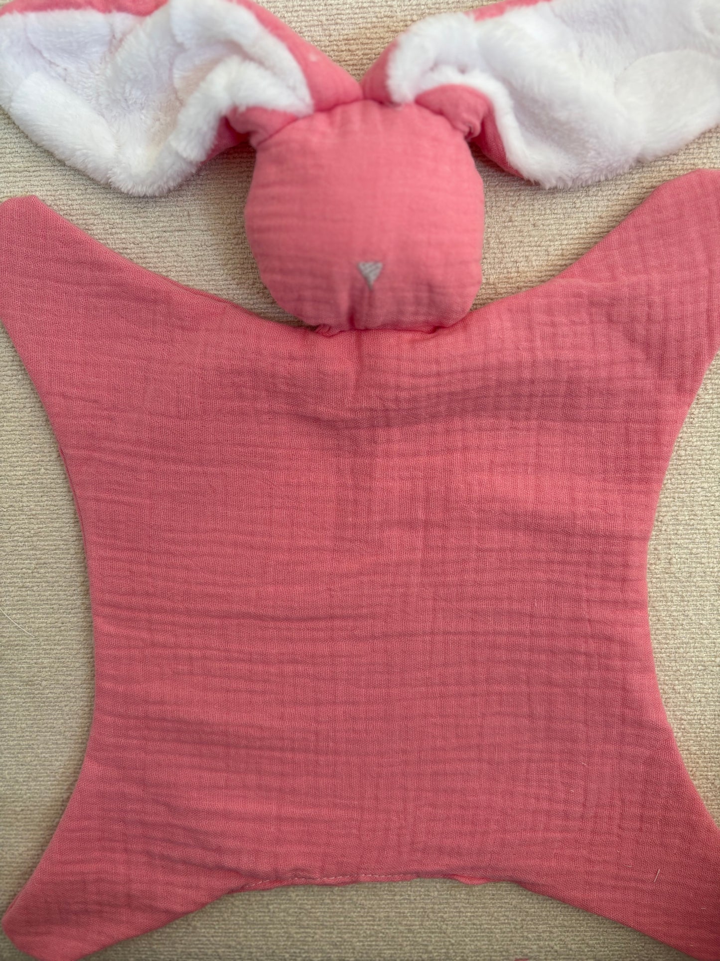 Doudou lapin oreilles douces