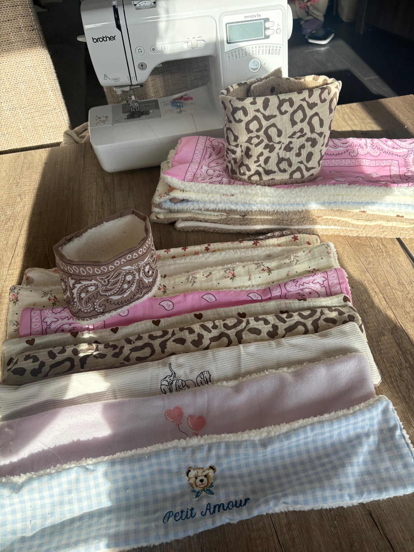 Cache-cou personnalisable à bouton pression